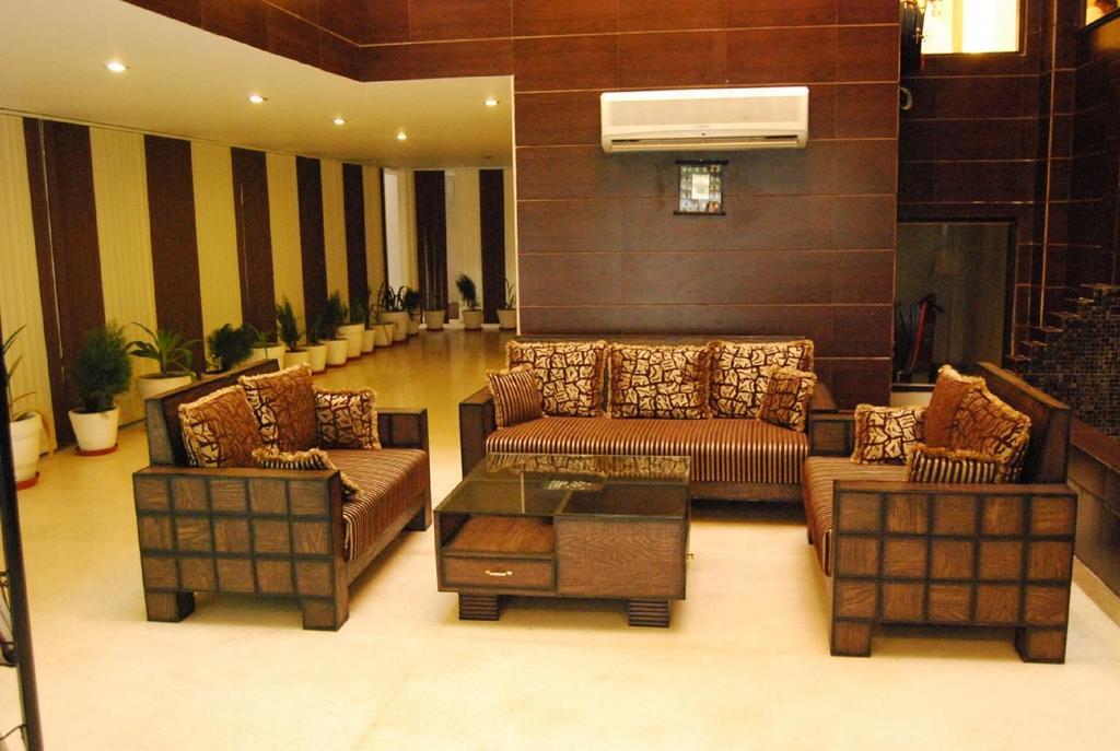 Hotel New Walnut Castle Paharganj ภายนอก รูปภาพ