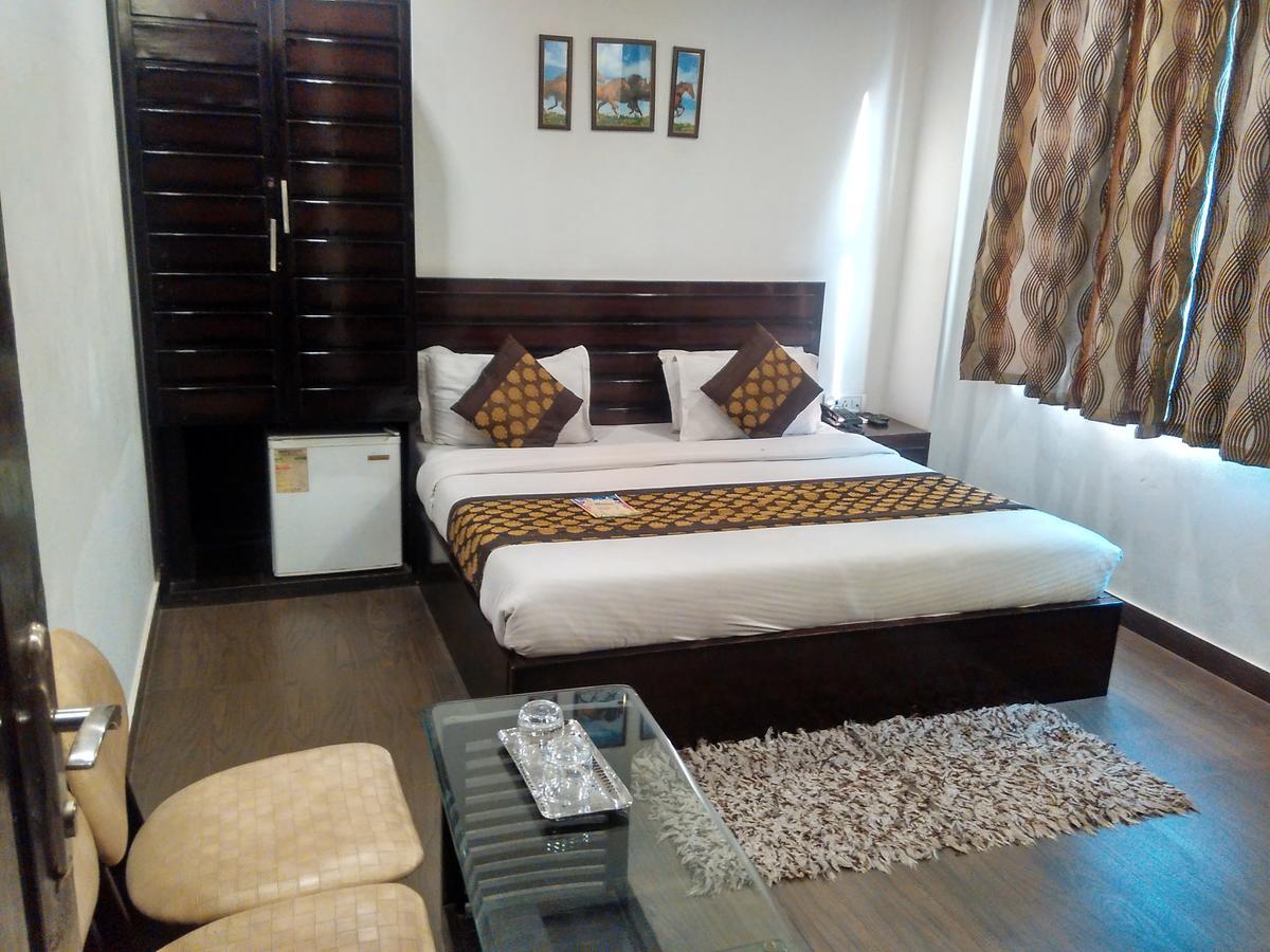 Hotel New Walnut Castle Paharganj ภายนอก รูปภาพ
