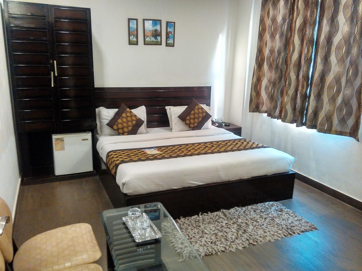 Hotel New Walnut Castle Paharganj ภายนอก รูปภาพ