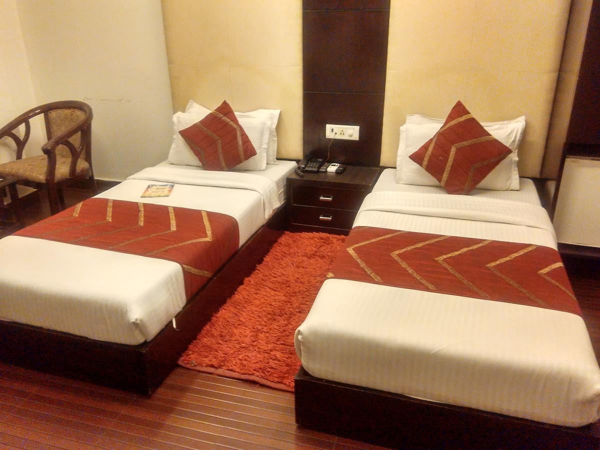 Hotel New Walnut Castle Paharganj ภายนอก รูปภาพ
